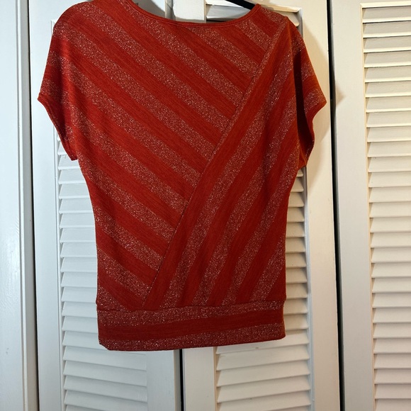 Iz Byer Red Top with Gold Accents - Picture 5 of 5